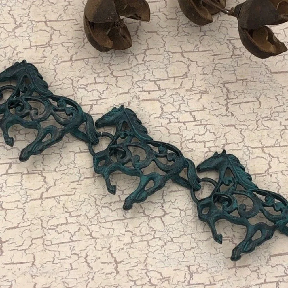 🌼 Horse Theme Green Patina Magnetic Clasp Bracelet